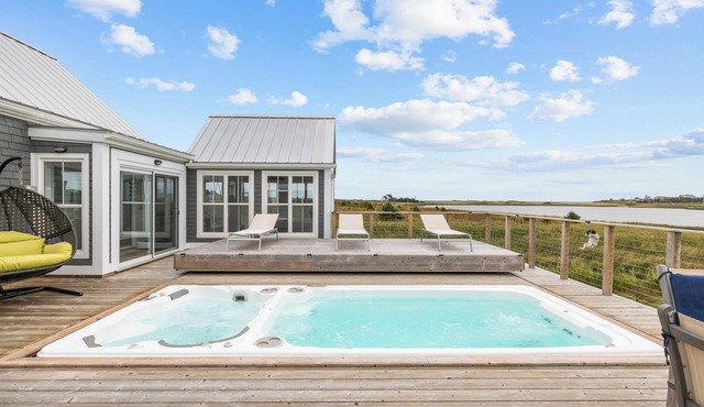 5 Bedroom Luxury Beach House at Cousins Seaside Cottage in Sea View PEI