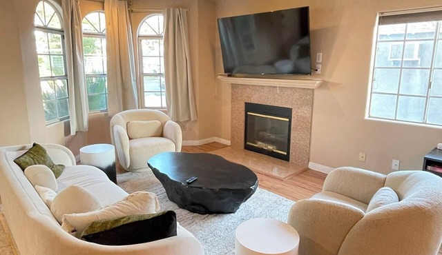 5-bedroom Luxury house with AC 9 miles east of downtown LA