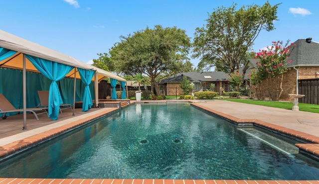 5-Bedroom Luxury Villa ,Top Location! for Your Dream Stay!