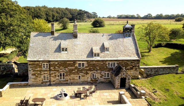 5 bedroom Manor in private parkland with idyllic countryside and lake views
