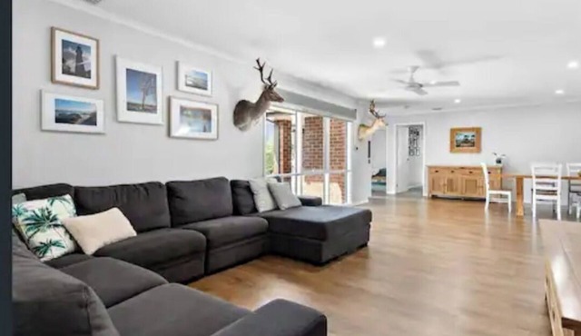 5 bedroom modern villa- sleeps 14 and has it all!