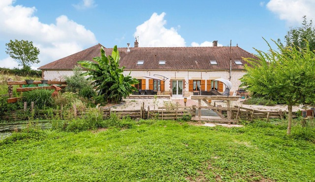 5 bedroom nice home in Montigny-les-Monts