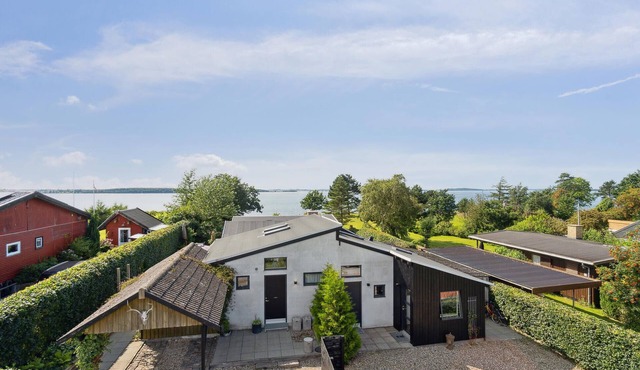 5 bedroom nice home in Kirke Hyllinge
