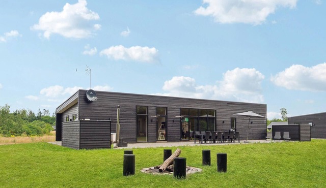 5 bedroom nice home in Glesborg