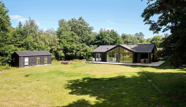 5 bedroom nice home in Græsted