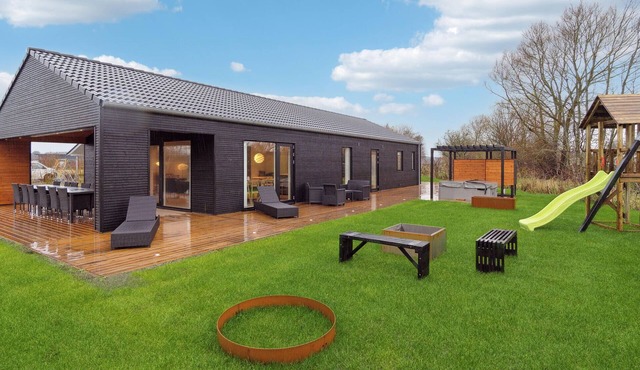 5 bedroom nice home in Hadsund