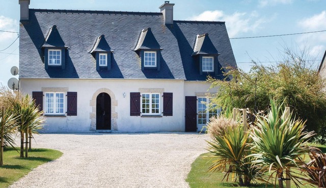 5 bedroom nice home in Kerlouan