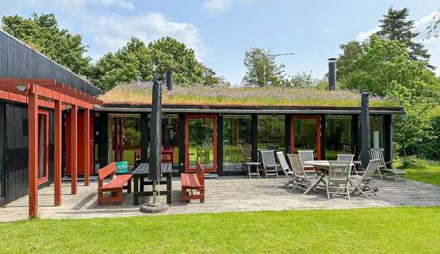 5 bedroom nice home in Vejby