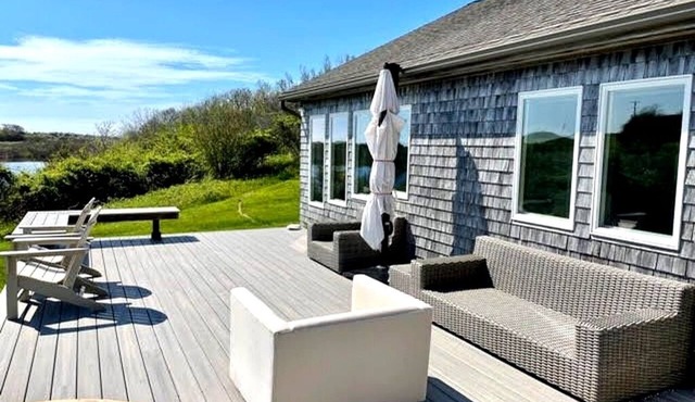 5 Bedroom on Mansion Beach in Block Island - walk to beach!
