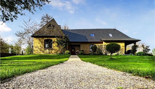 5 Bedroom Pet Friendly Home In Bray-Lès-Mareuil