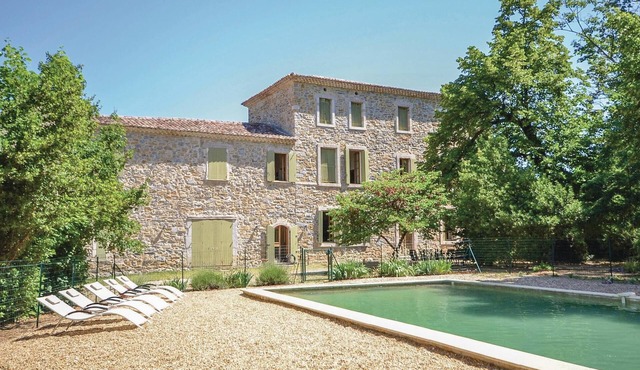 5 bedroom pet friendly home in Anduze