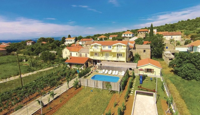 5 bedroom pet friendly home in Banj