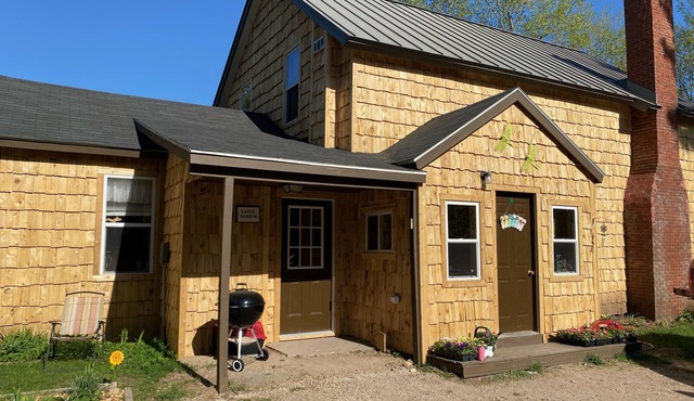 5 bedroom pet friendly lake view cabin