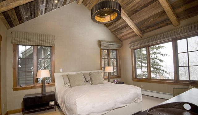 5 Bedroom PRIVATE home with the EASIEST mountain access home