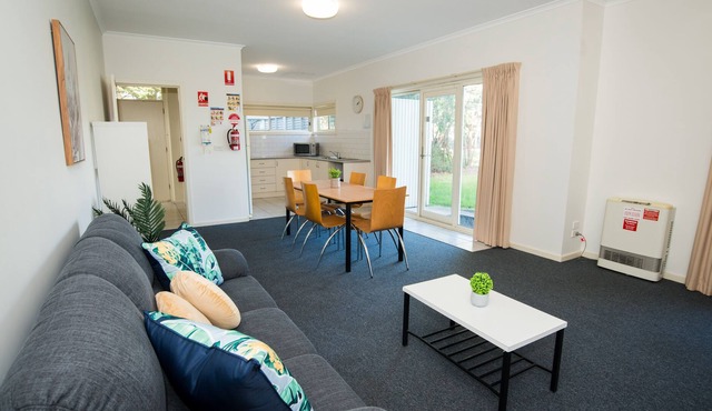 5 bedroom private self-contained units in Berwick
