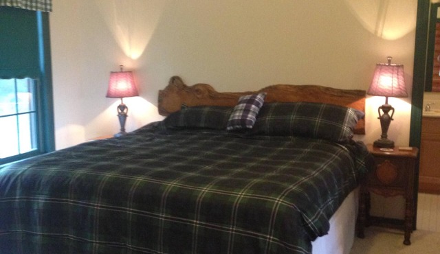 5 Bedroom ranch home on ground and lower walkout level sleeps up to ten people