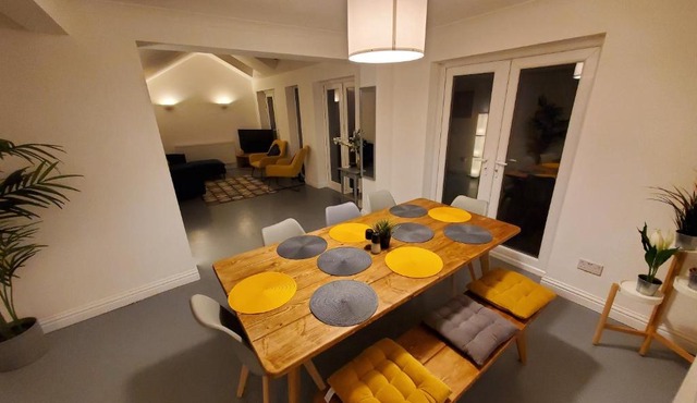 5 bedroom, recently renovated house close to Hastings Beach