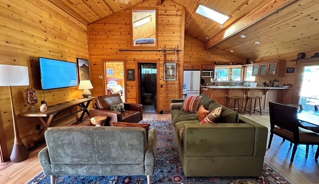 5 bedroom redwood stone art retreat 5 minutes from the beach