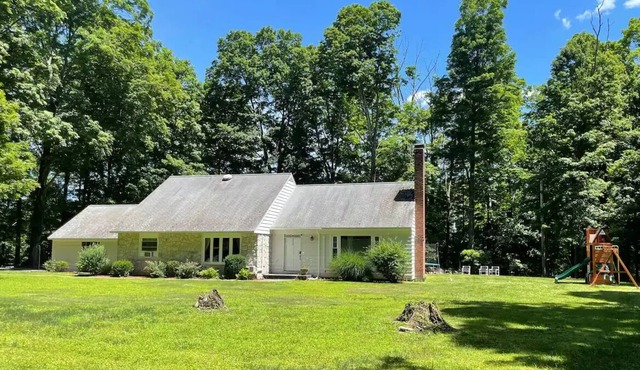 5 Bedroom Retreat with Hot Tub near Minnewaska State Park