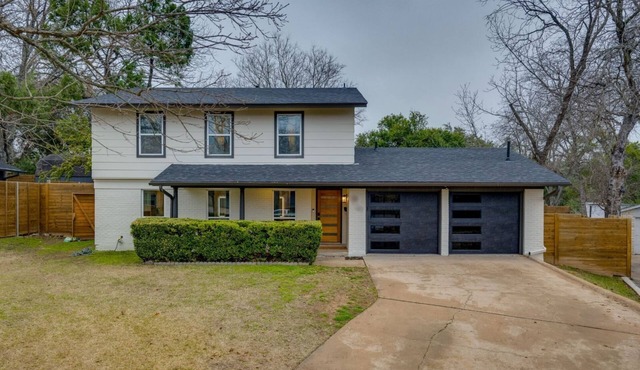 5-Bedroom Retreat with Cowboy Pool, Sauna and More – 10 Min to Downtown Austin