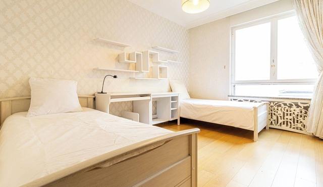 5-bedroom spacious and cosy flat close to the Eiffel Tower