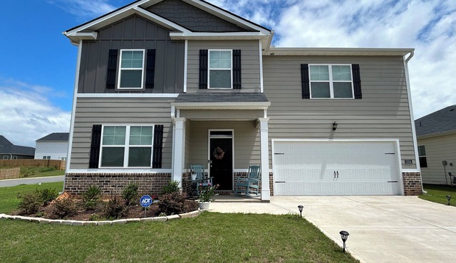 5 bedroom spacious home, with charcoal grill and seating. Peaceful neighborhood.