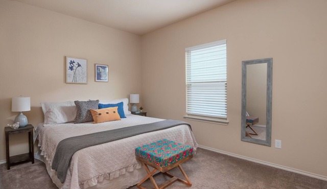 5 Bedroom, Spacious, Quiet Home Ideal for Families & Professionals Pet-Free
