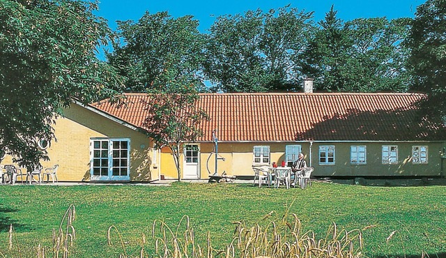 5 bedroom stunning home in øster assels