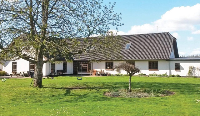 5 bedroom stunning home in Stakroge