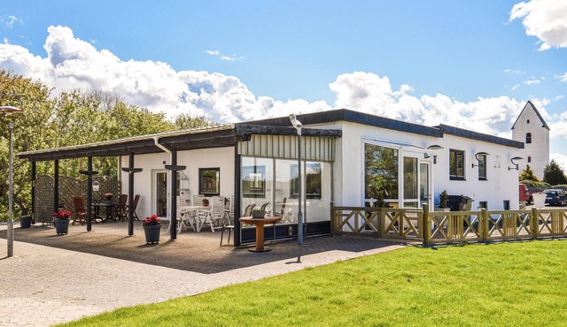 5 bedroom stunning home in Ulfborg