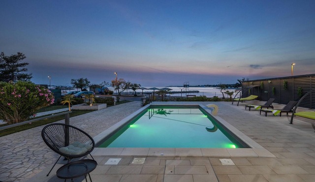 5 bedroom stunning home in Zaton