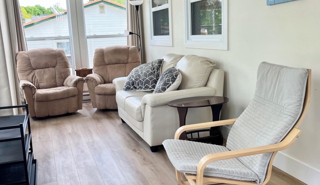 5 Bedroom Summer House (newly built) - Walk to Parlee Beach!