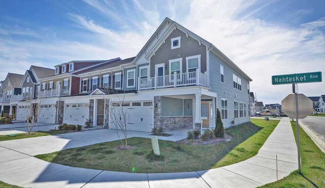 5 Bedroom townhome end unit in Ocean View Beach Club community! Pool, Fitness center, Beach Town, Sauna, and Weekend Shuttle!
