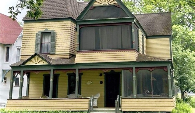 5-bedroom cottage in the heart of Thousand Island Park village