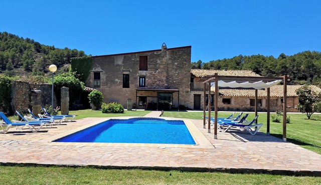 5 bedroom Villa with Large Pool and Garden in southern Catalonia
