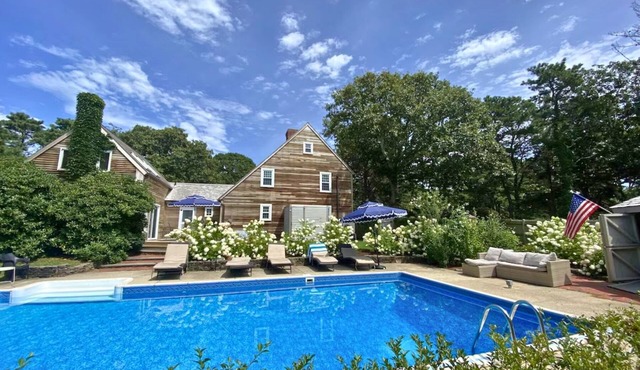 5-Bedroom Vacation Haven with Pool!