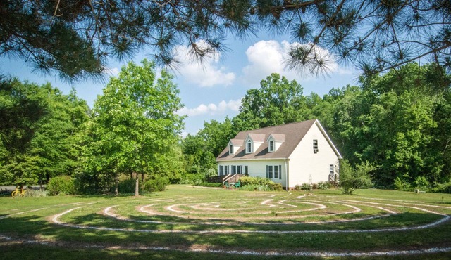 5-bedroom vacation home with a vortex and a labyrinth