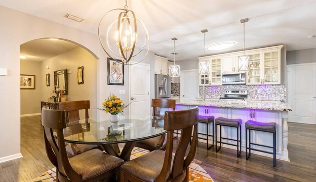 5-bedroom vacation home just 5 minutes from Palm Beach International Airport.