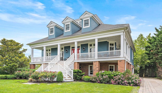 5-bedroom vacation home just a short walk to Cape May Beach