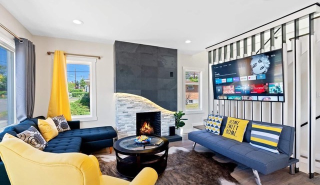 5-bedroom vacation home just 7 minutes to T-Mobile Park