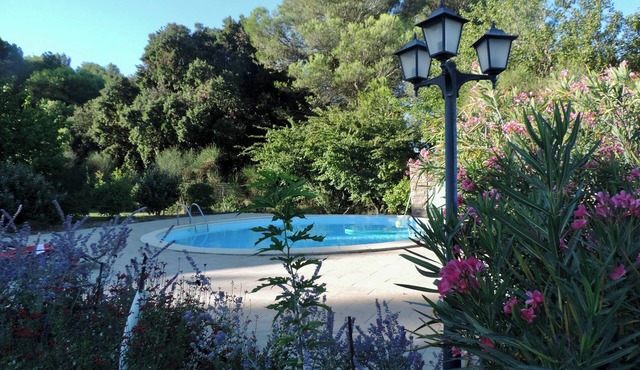 5-bedroom villa in the Massif d'Uchaux - private pool and large garden