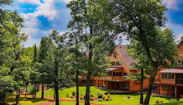 5 Bedroom Villa on Middle Cullen Lake