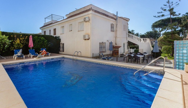 "5 bedroom Villa private Pool and Garden" close to the Sea with Pool & Wi-Fi