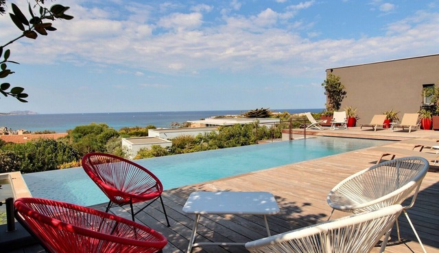 5-bedroom villa, sea view, 5 minutes from Ile Rousse, sea access on foot