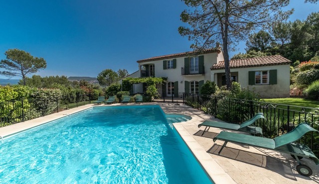 5 BEDROOM VILLA WITH PRIVATE POOL AND GARDEN (N°359)