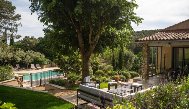 5 bedroom villa with swimming pool, garden, terrace in South of France (Nîmes).