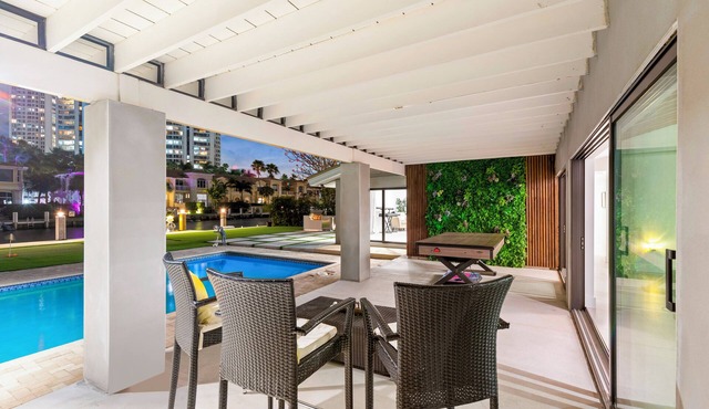 5-bedroom Water Front Villa In Hallandale Beach With Yacht Pick Up In Backyard