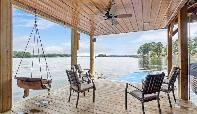 5 Bedroom Waterfront Home on LKG