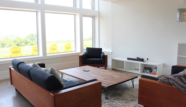 5-bedroom Waterfront Home In Brackley, Minutes To National Park Beaches