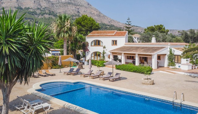 5 Bedroom Wheelchair Friendly Villa with Wifi - Air Con & Large pool